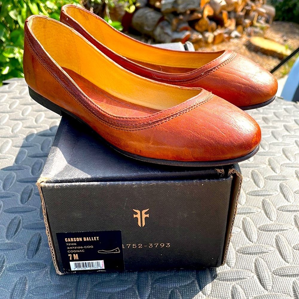 Frye Carson ballet flat size 7